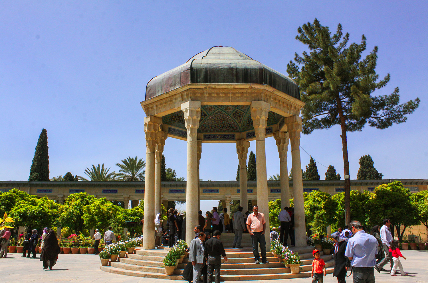 حافظیه، آرامگاه لسان الغیب در شیراز